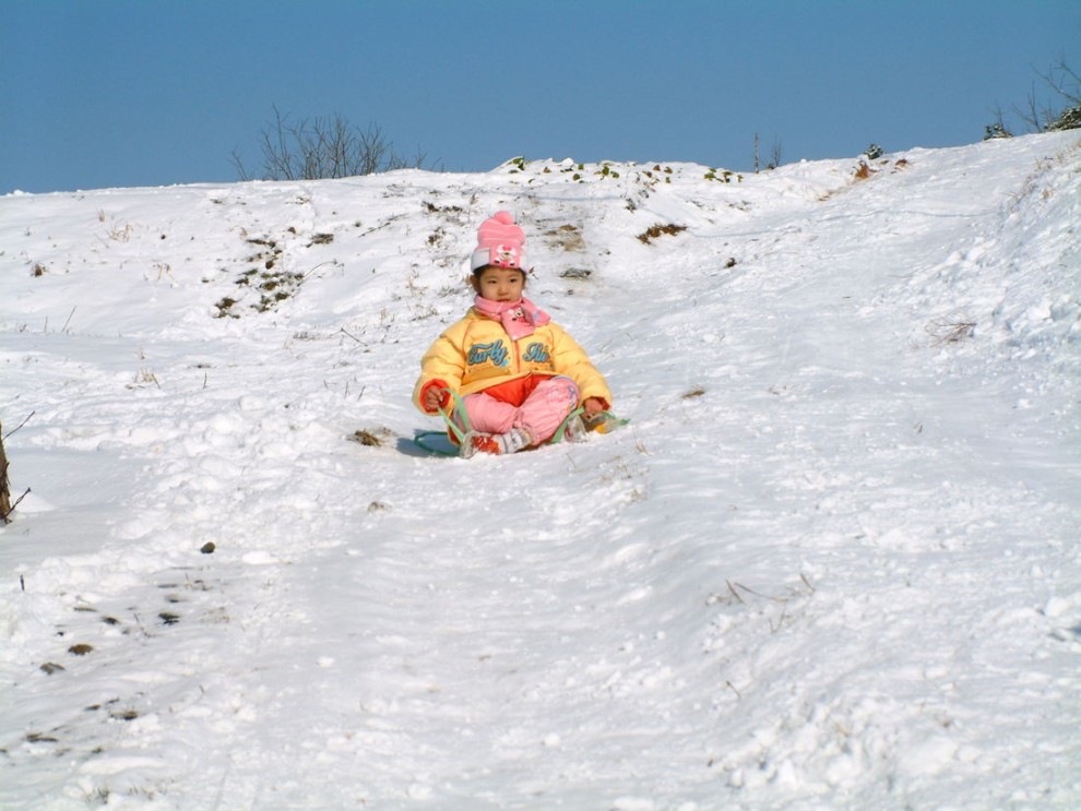 ..큰아빠의 눈썰매 타는법 시범..